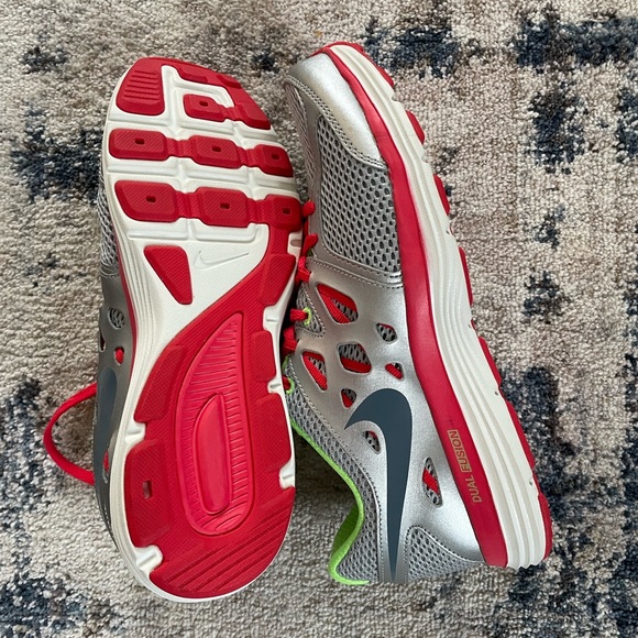 NWOT Nike Dual Fusion Lite Runnings Shoes - Picture 3 of 3